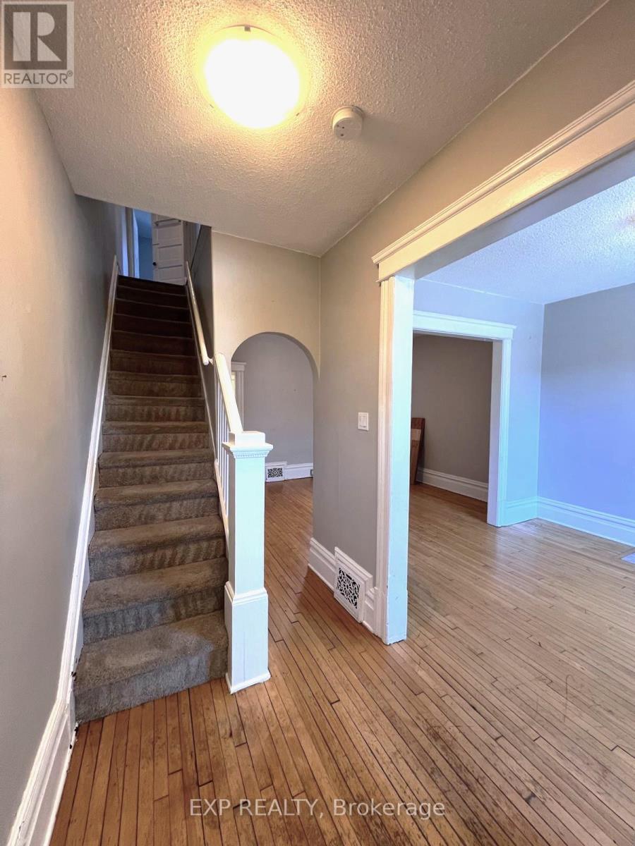 Lower hall w/hardwood floors