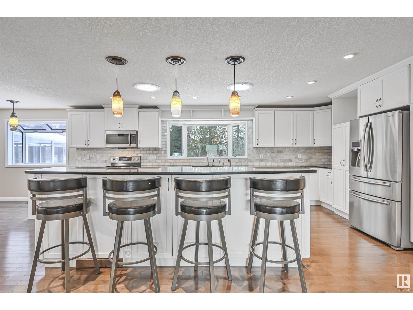 Photo 9 of 2 Westbrook Dr Nw, Edmonton AB