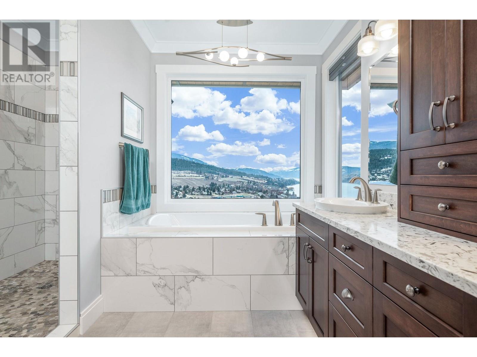8891 Braeburn Drive, Coldstream
