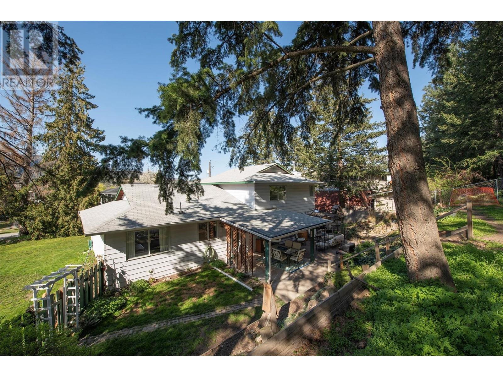  1363 Ponderosa Road, West Kelowna