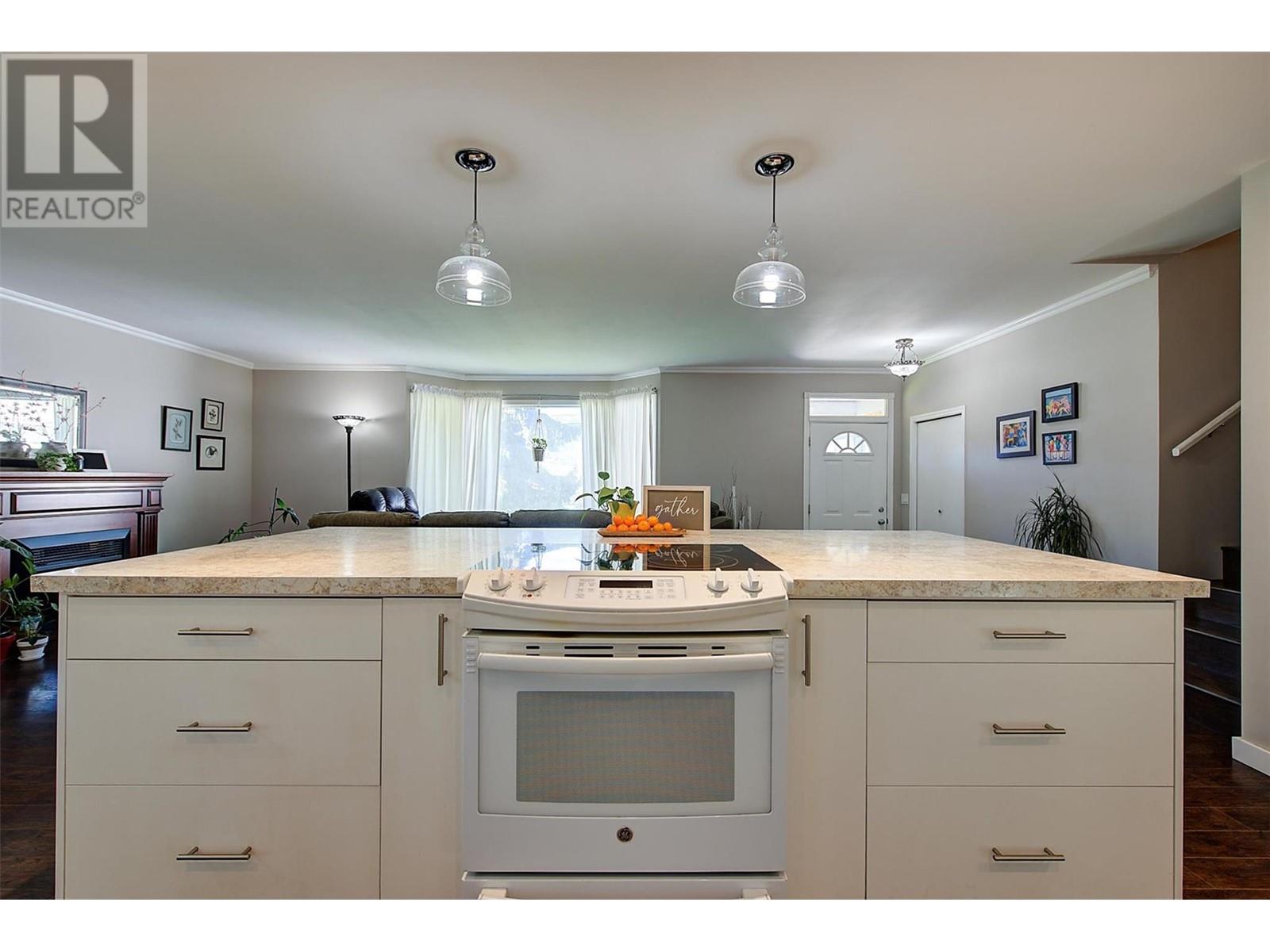  1363 Ponderosa Road, West Kelowna