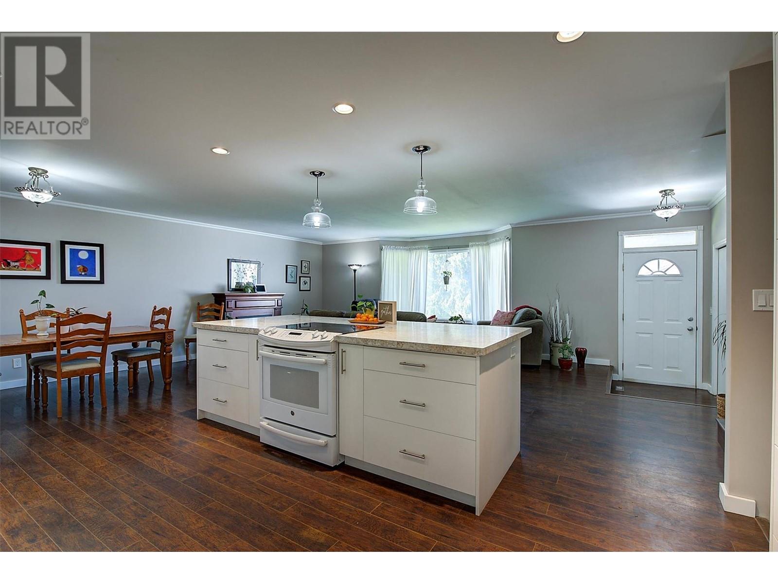  1363 Ponderosa Road, West Kelowna