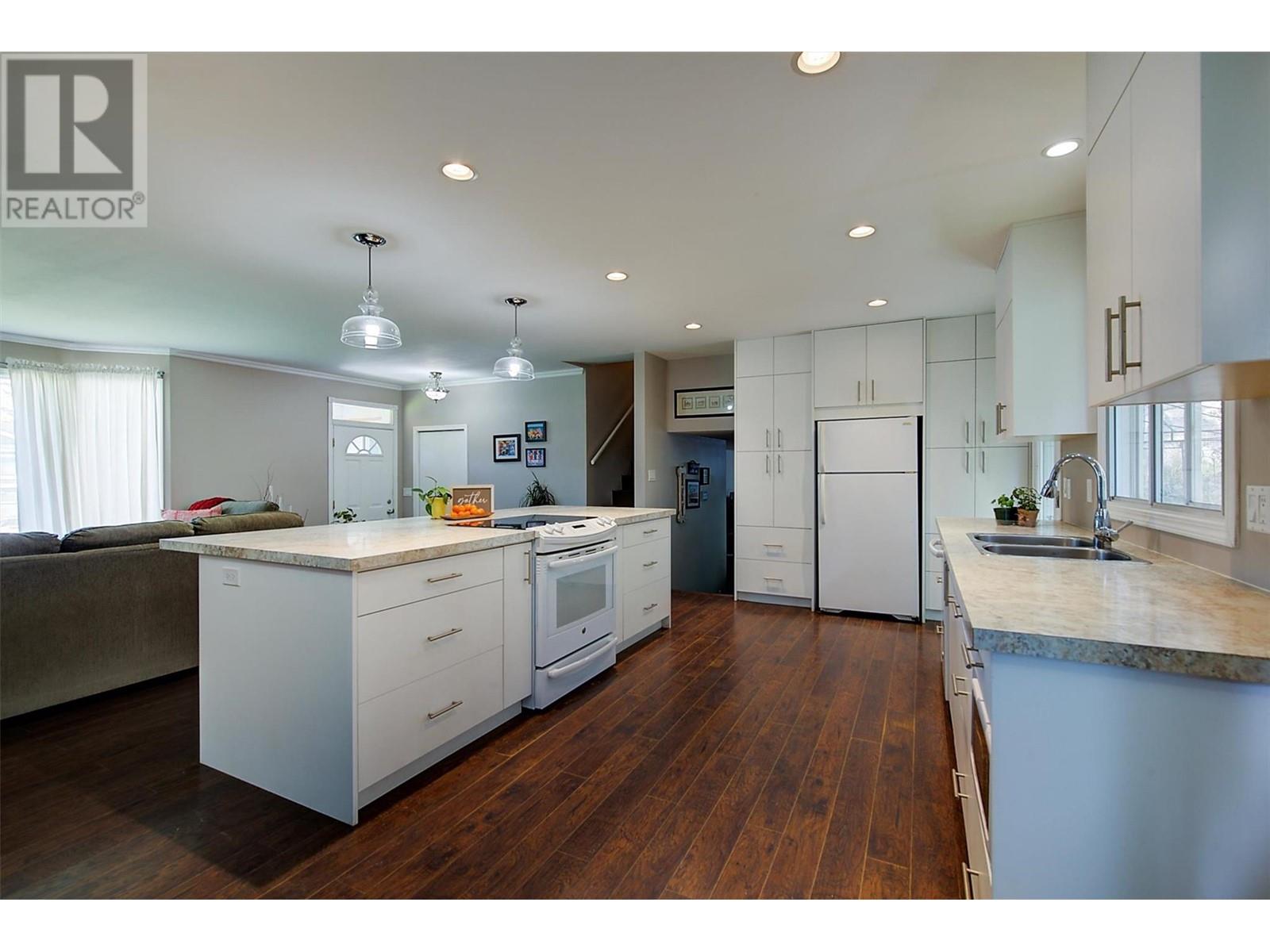  1363 Ponderosa Road, West Kelowna