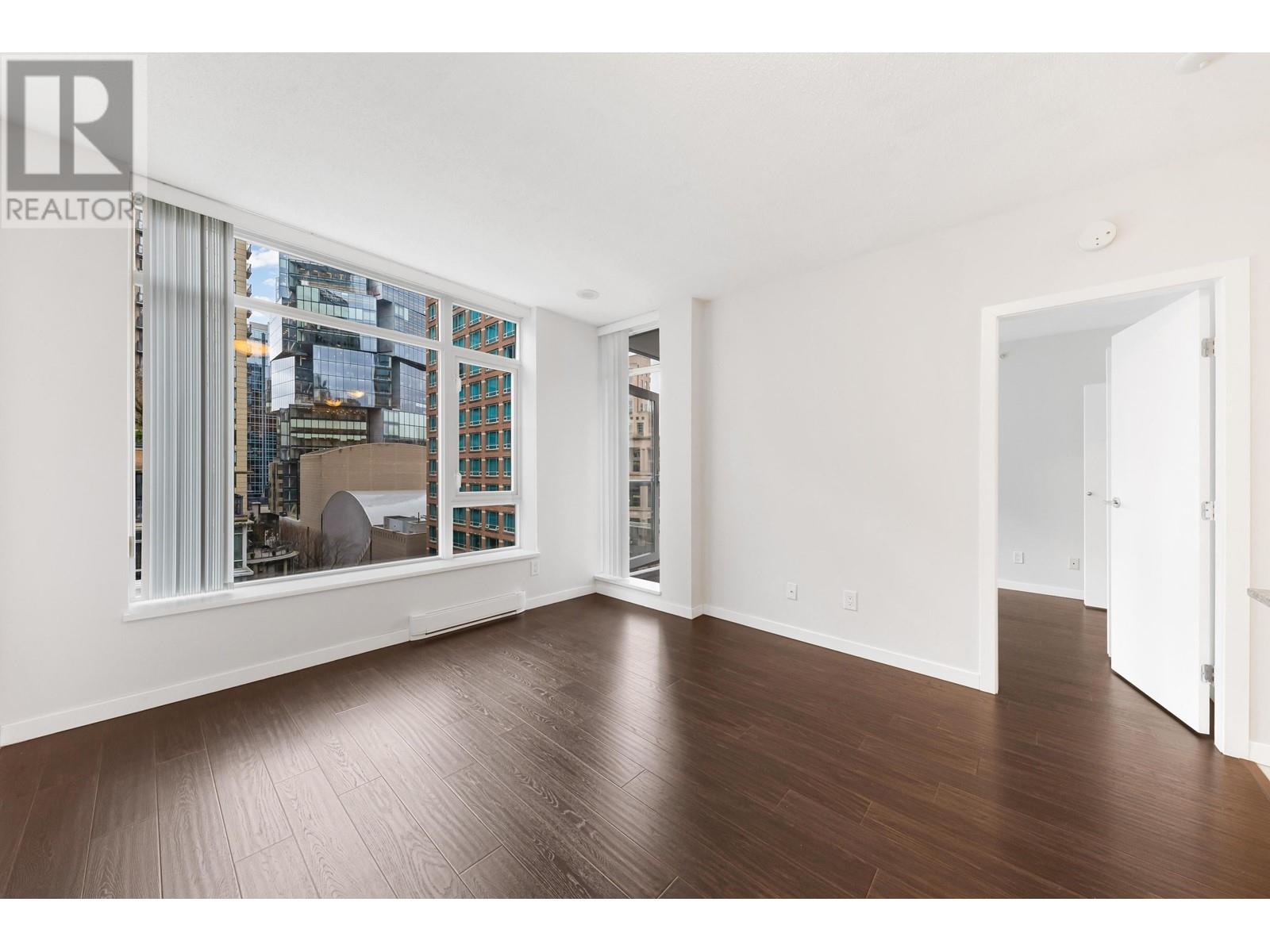 904 480 ROBSON STREET, Vancouver