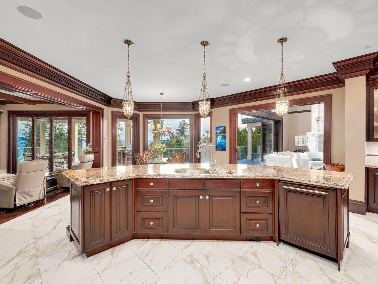 13790 MARINE DRIVE, White Rock