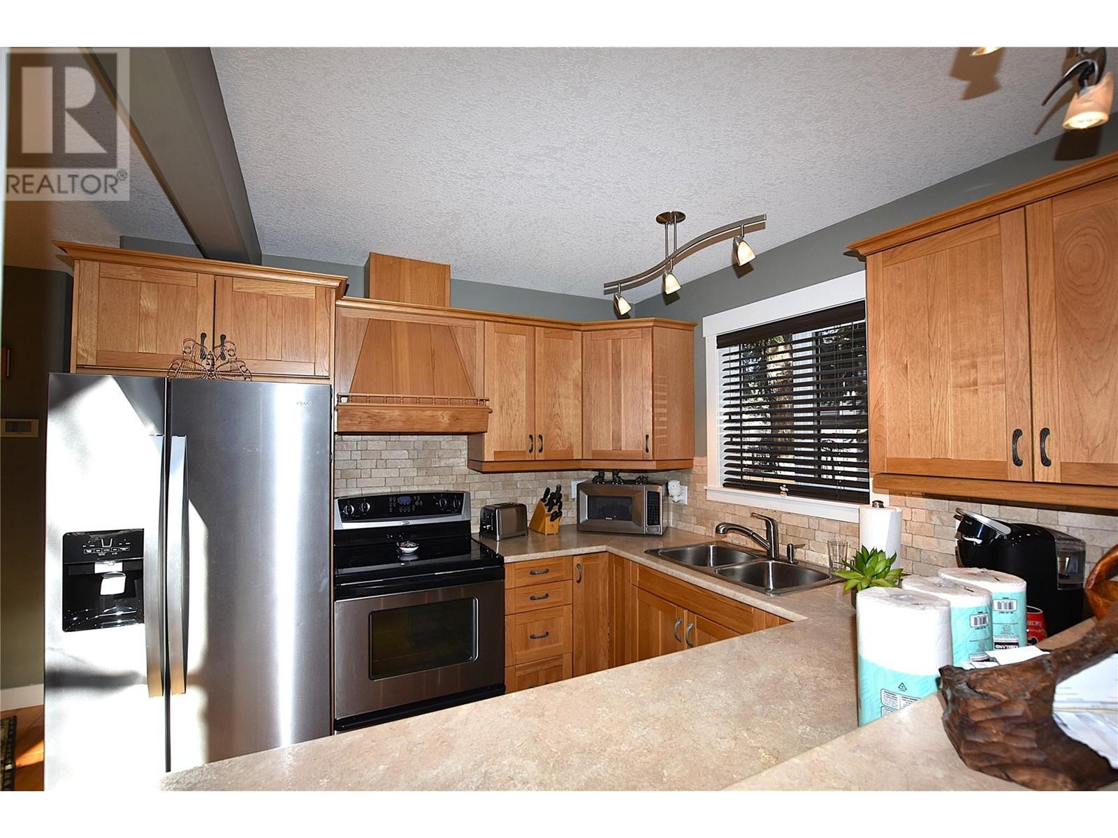  239 Falcon Avenue, Vernon
