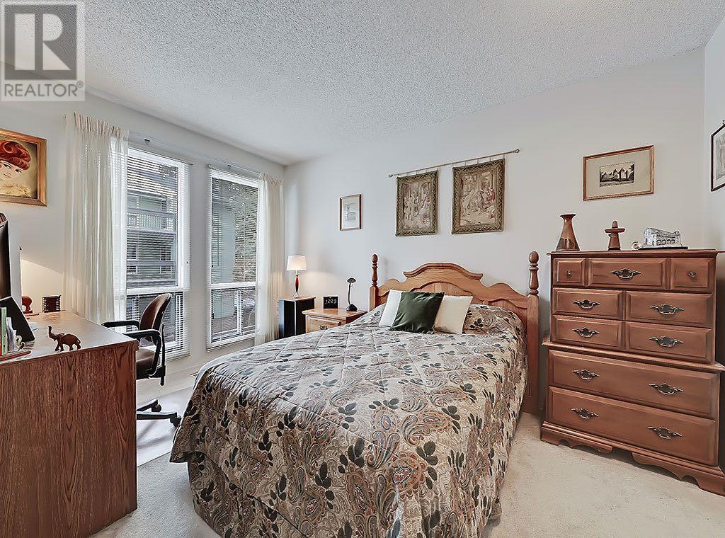 Single Family House for Sale in    Street SW Braeside Calgary 