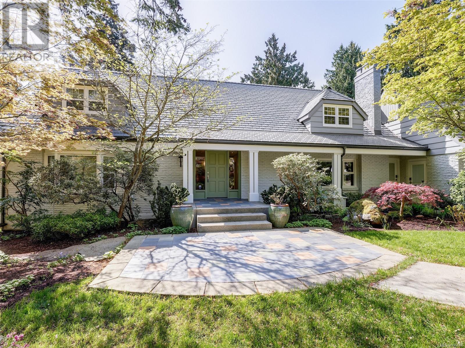 3977 Lexington Avenue, Saanich
