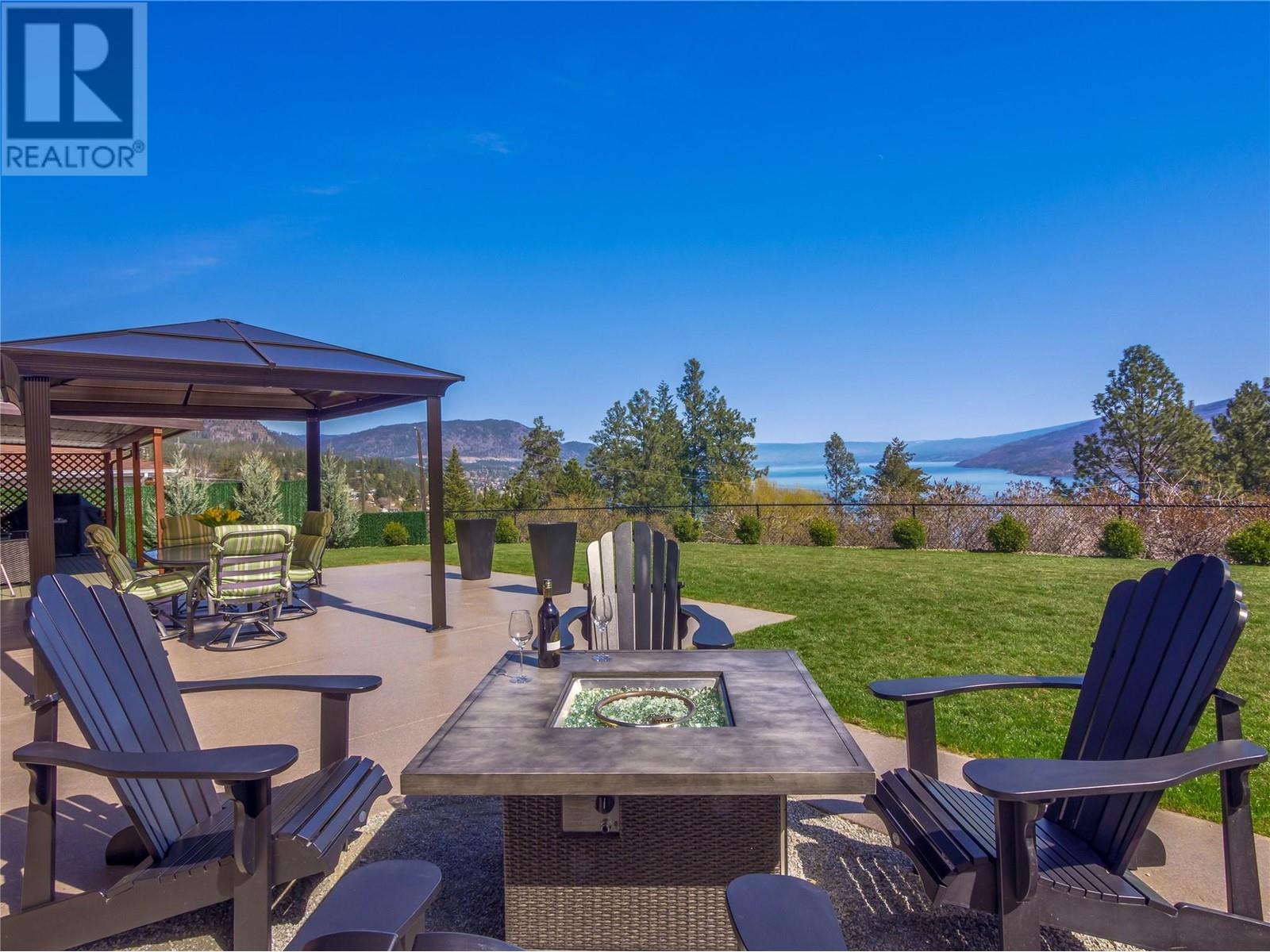 6207 Whinton Crescent, Peachland