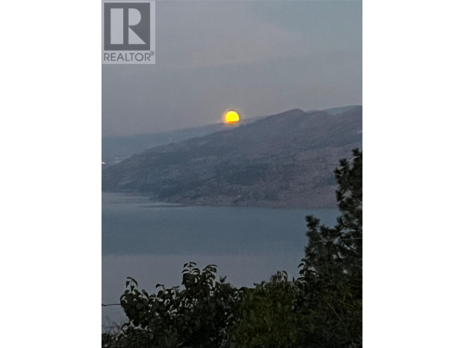 6207 Whinton Crescent, Peachland