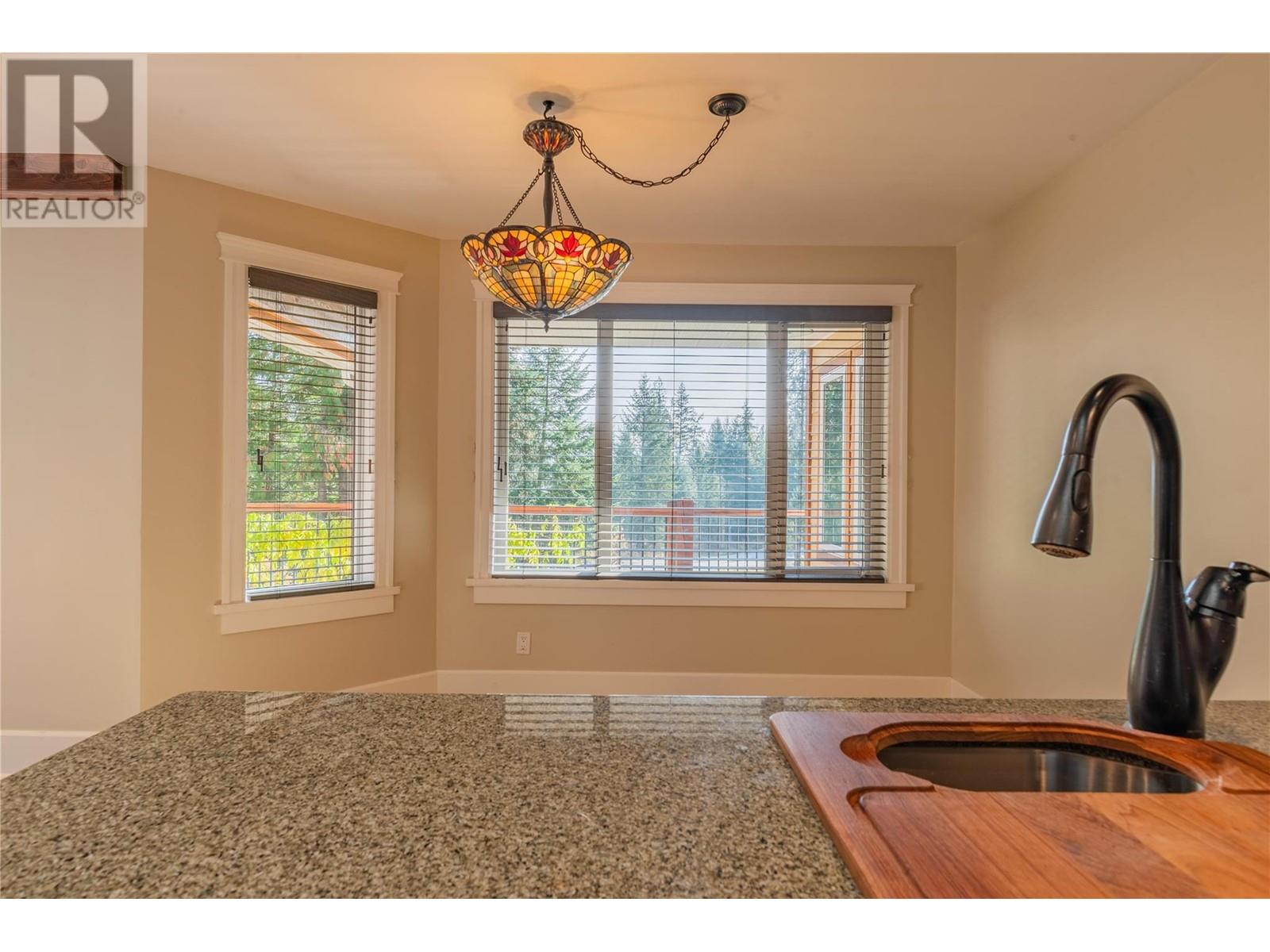 635 Highway 22 Highway, Rossland