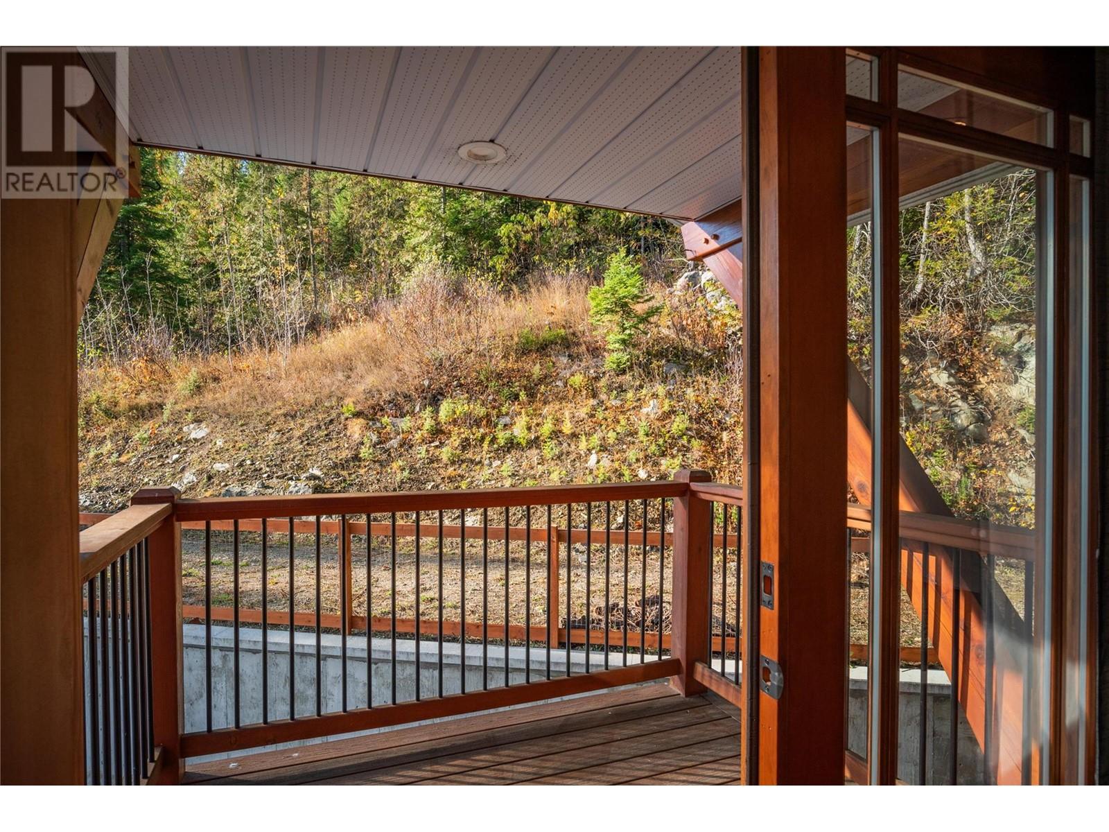635 Highway 22 Highway, Rossland