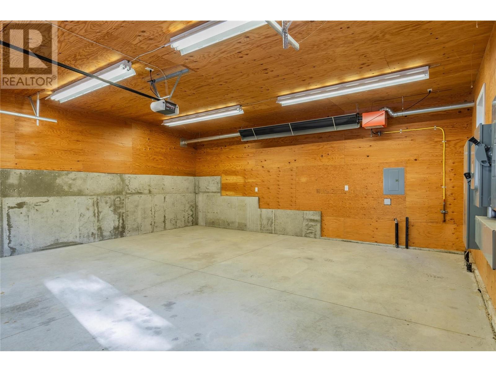 635 Highway 22 Highway, Rossland