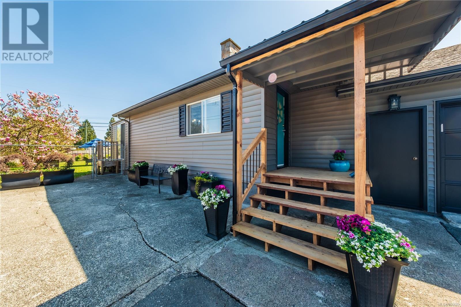 487 Pym St N, Parksville