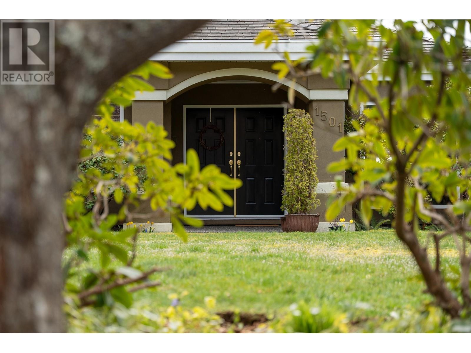 1501 VERNON DRIVE, Gibsons