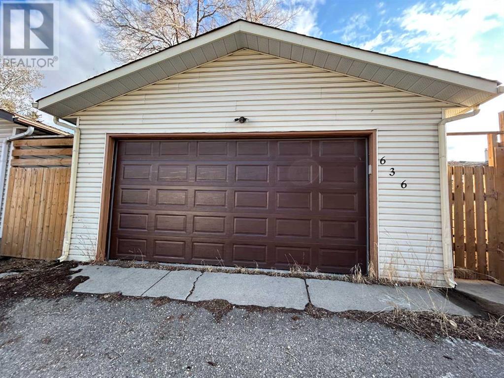 Single Family House Bungalow for Sale in  Whiteridge Road NE Whitehorn Calgary 