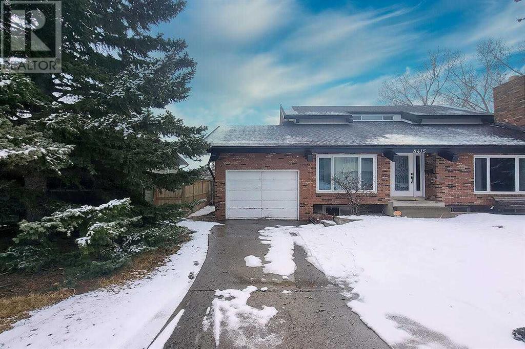 Single Family House for Sale in   Avenue NW Silver Springs Calgary 