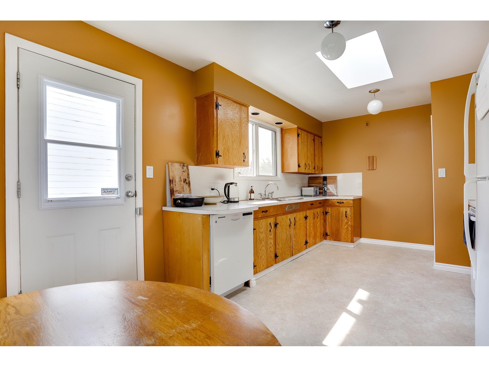 15568 THRIFT AVENUE, White Rock