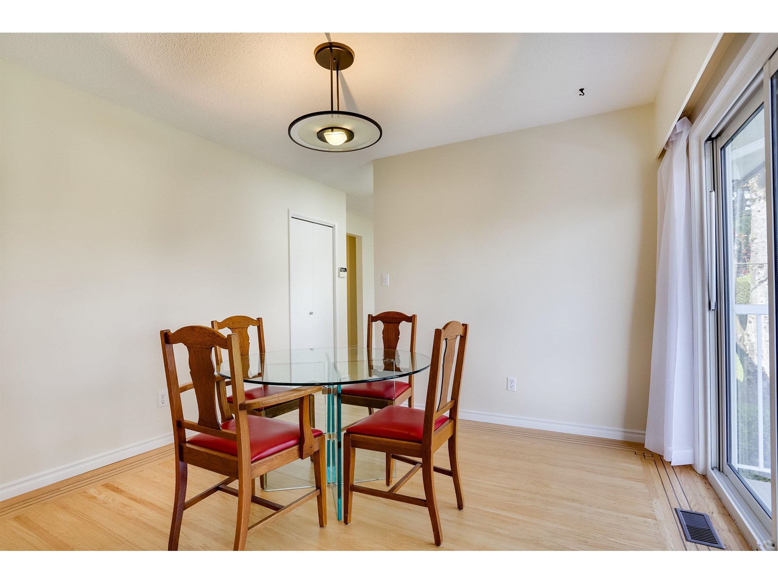 15568 THRIFT AVENUE, White Rock