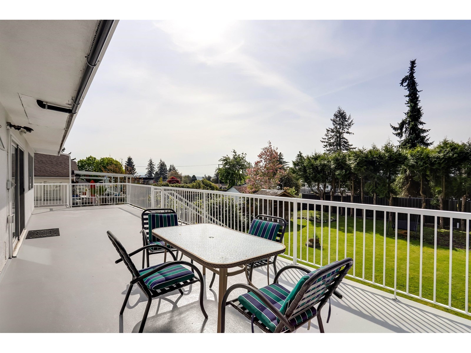 15568 THRIFT AVENUE, White Rock