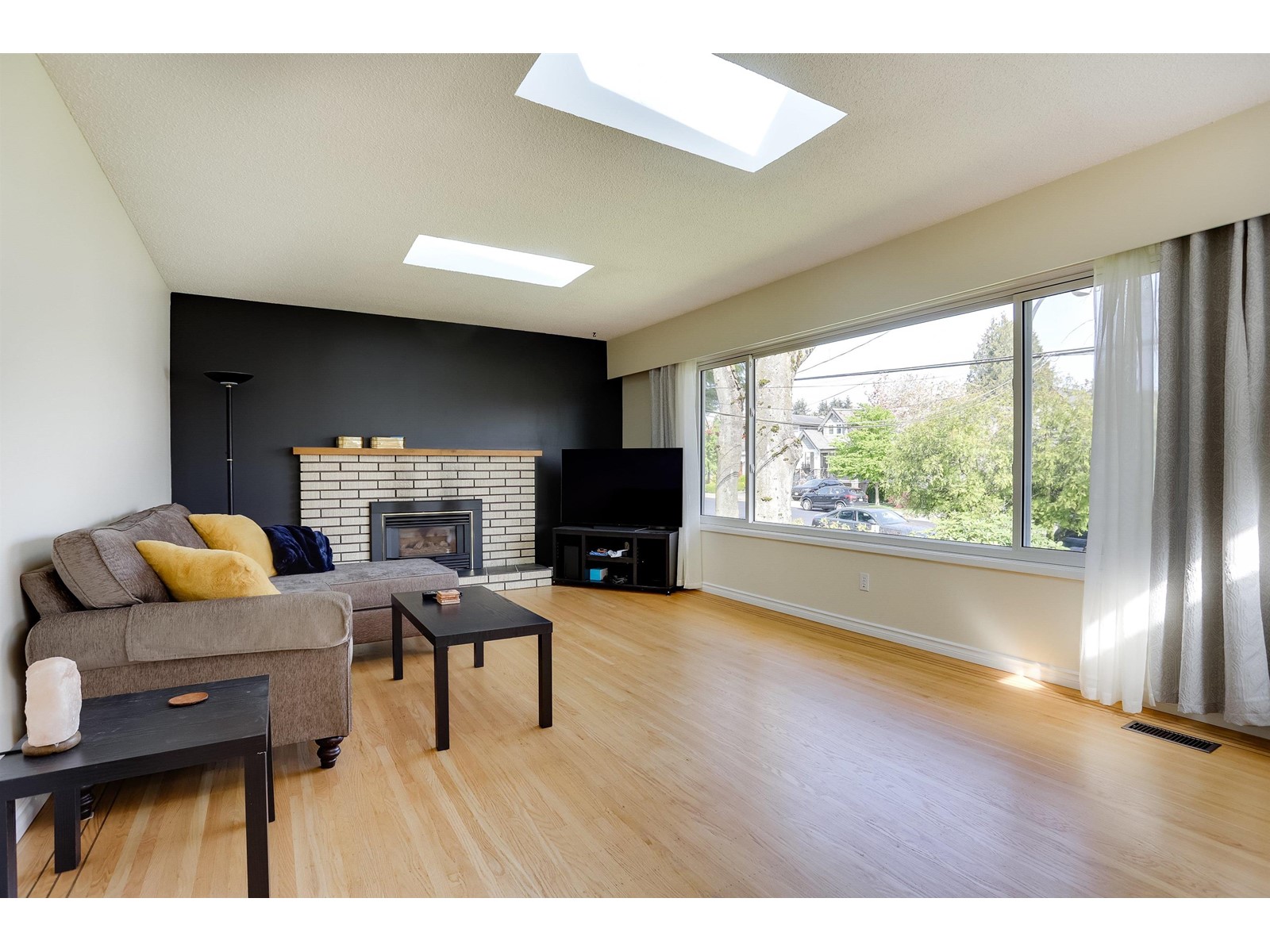 15568 THRIFT AVENUE, White Rock
