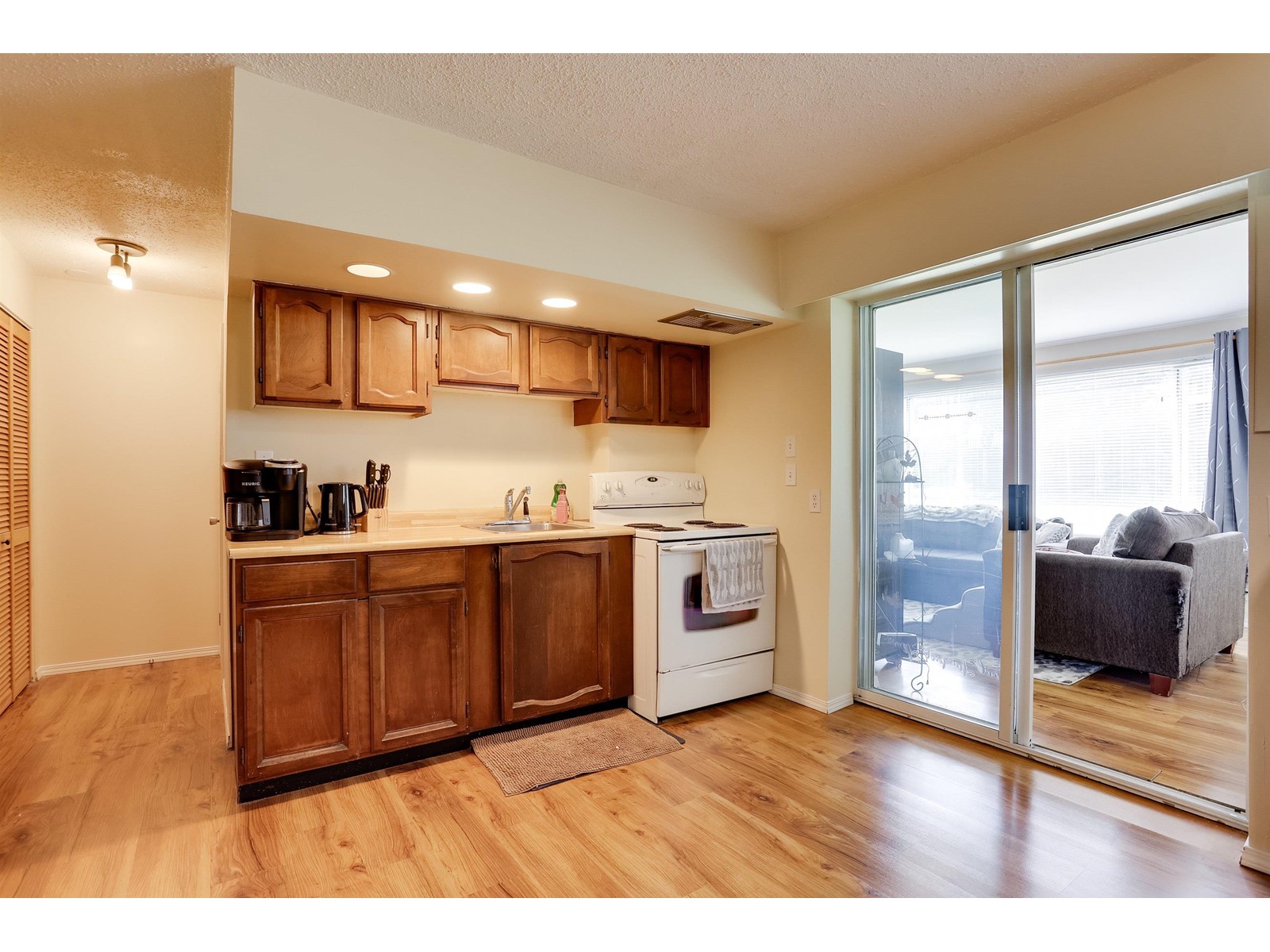 15568 THRIFT AVENUE, White Rock