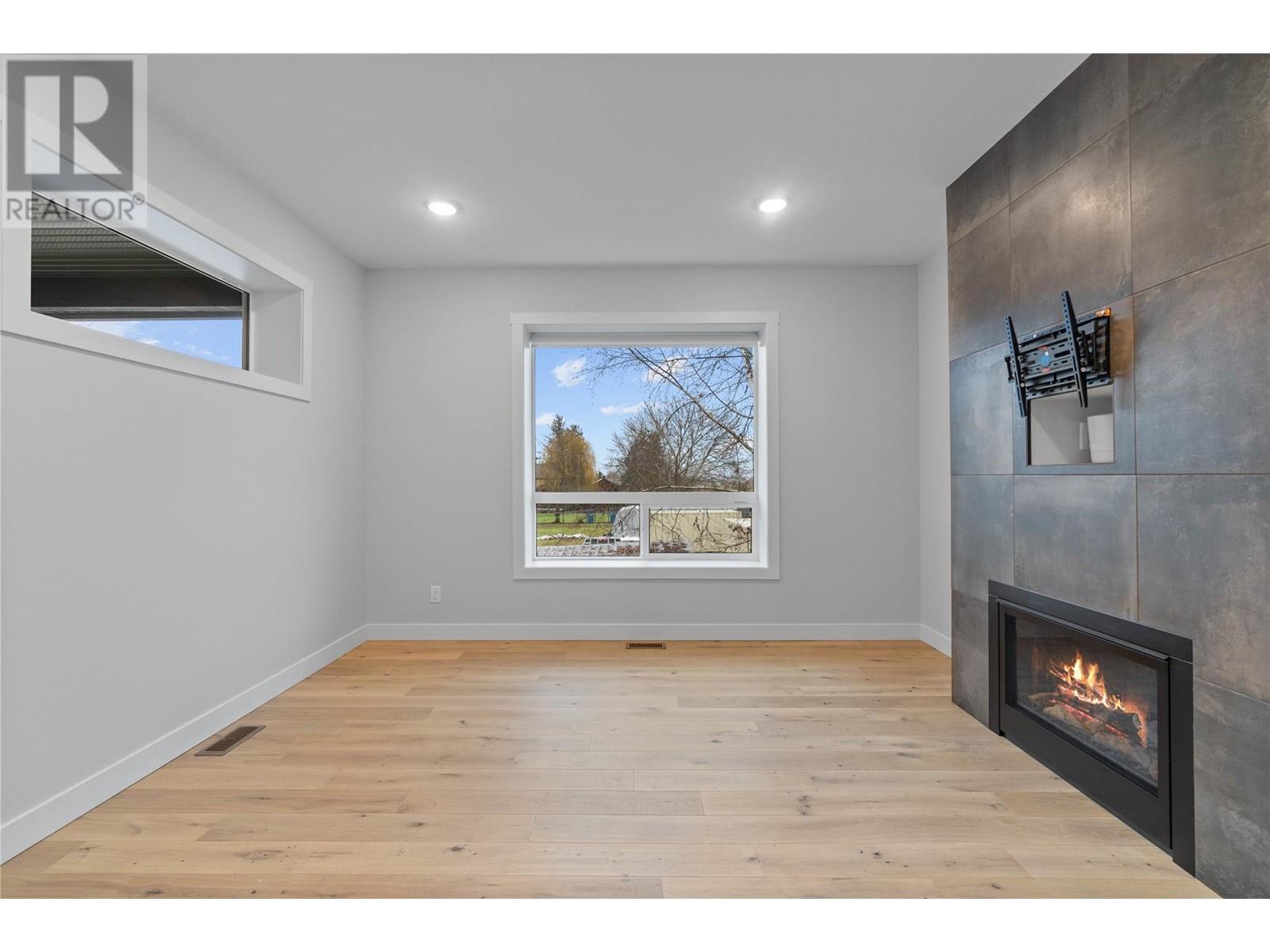 7 1840 10 Street Southwest, Salmon Arm