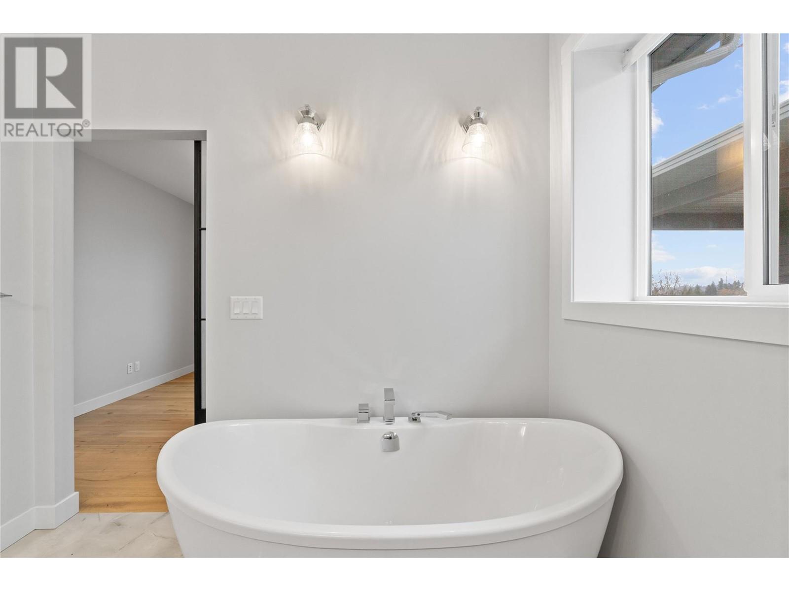 7 1840 10 Street Southwest, Salmon Arm