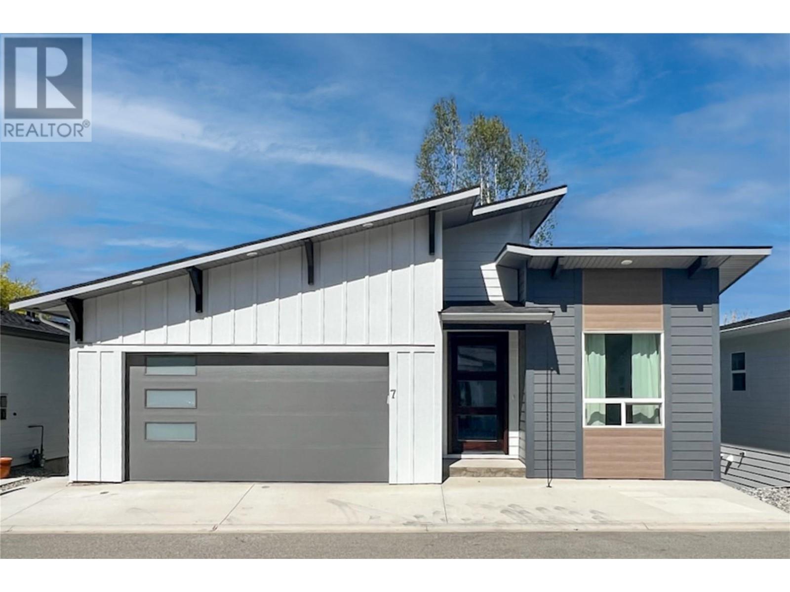 7 1840 10 Street Southwest, Salmon Arm