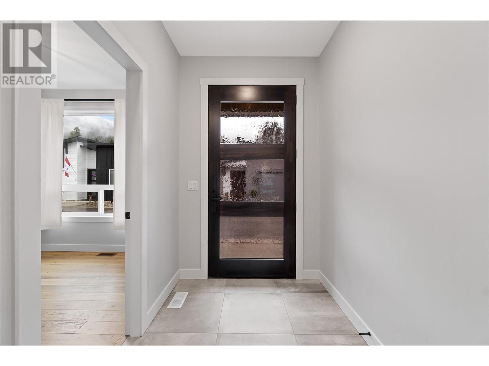 7 1840 10 Street Southwest, Salmon Arm