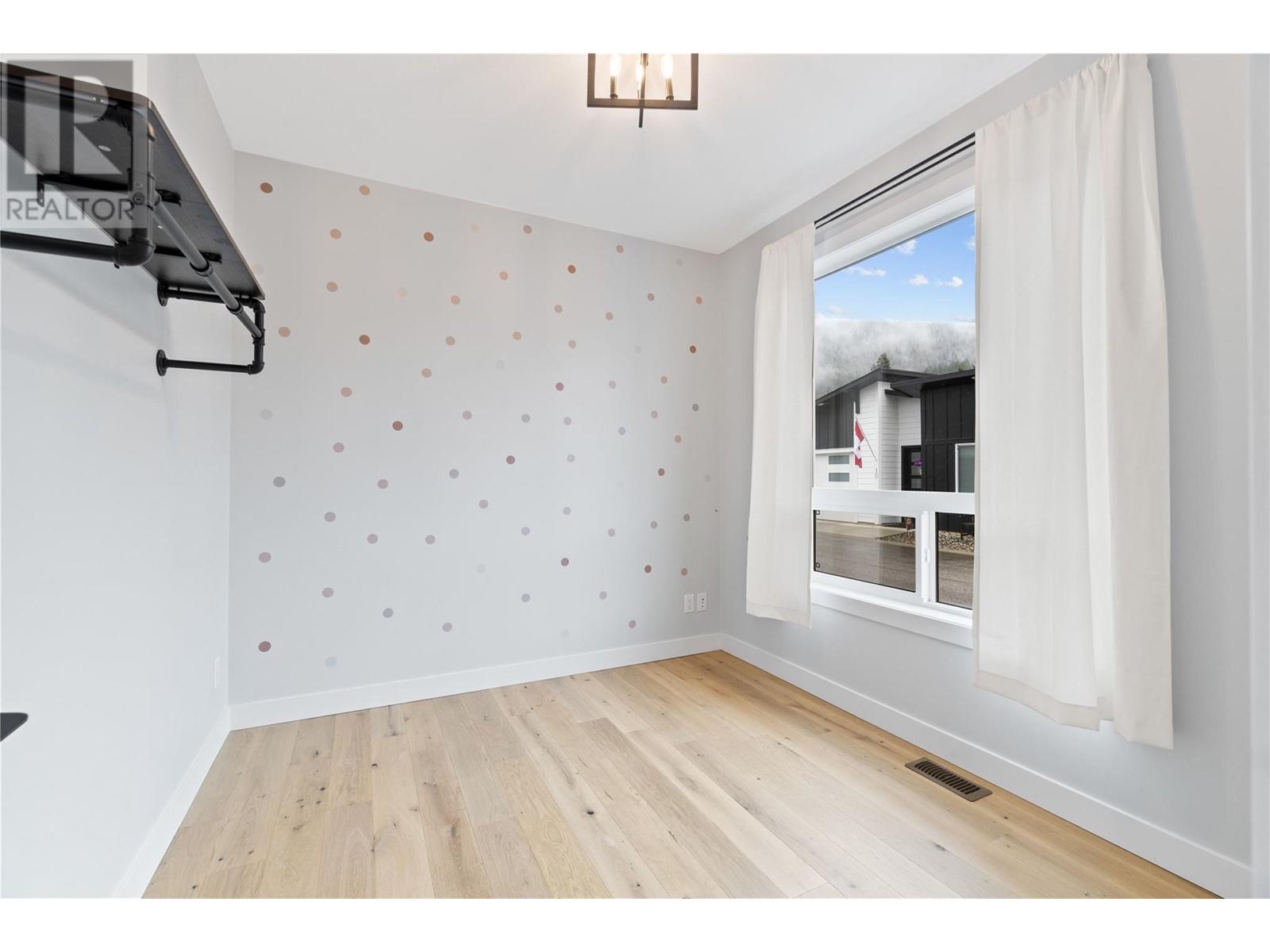 7 1840 10 Street Southwest, Salmon Arm