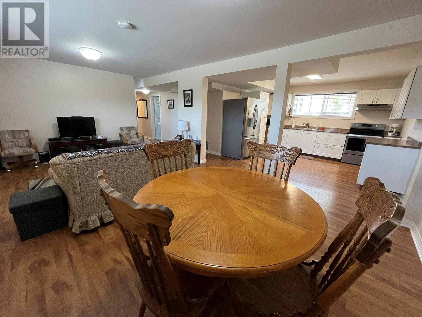 918 Panorama Crescent, Oliver