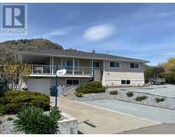 918 Panorama Crescent, Oliver
