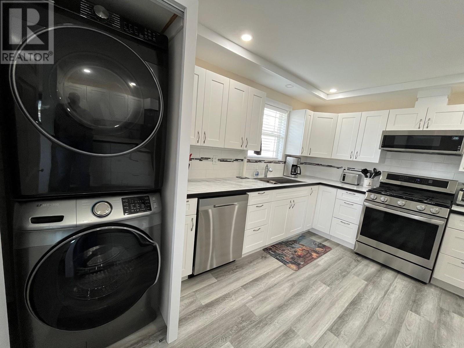 918 Panorama Crescent, Oliver