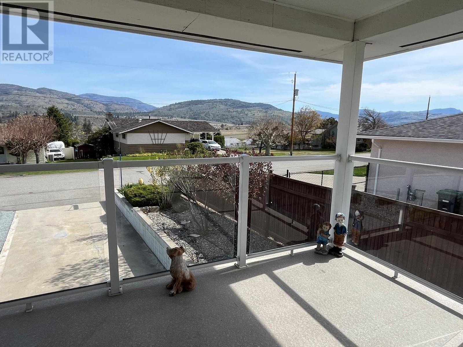 918 Panorama Crescent, Oliver