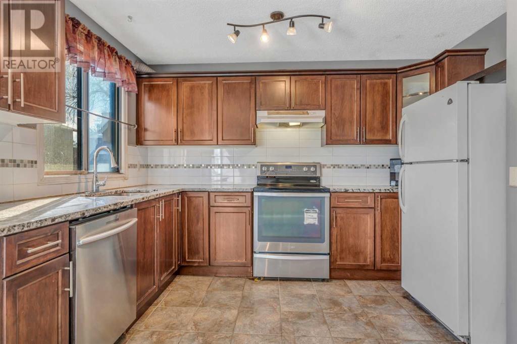 Single Family House for Sale in    Street NE Pineridge Calgary 