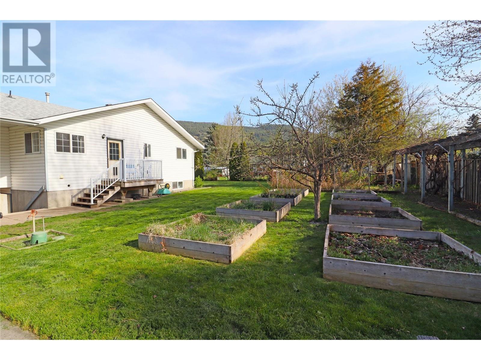 4975 VERNON Street, Grand Forks