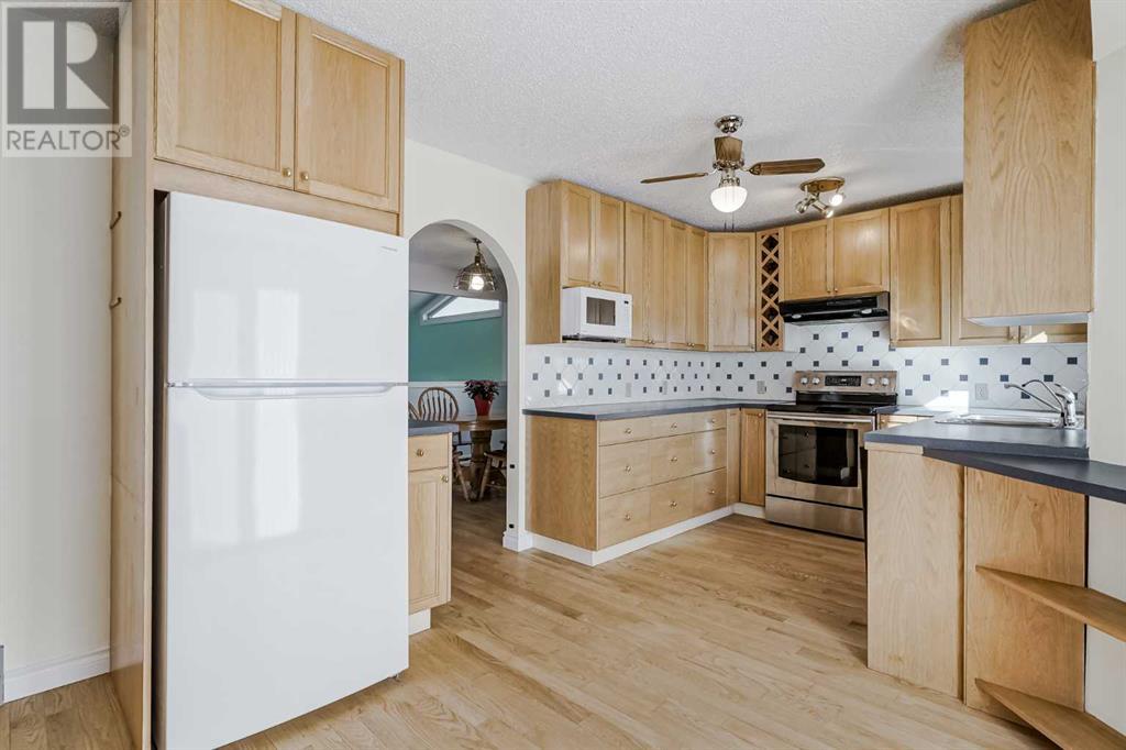Single Family House 3 Level for Sale in  Mckinley Way SE McKenzie Lake Calgary 