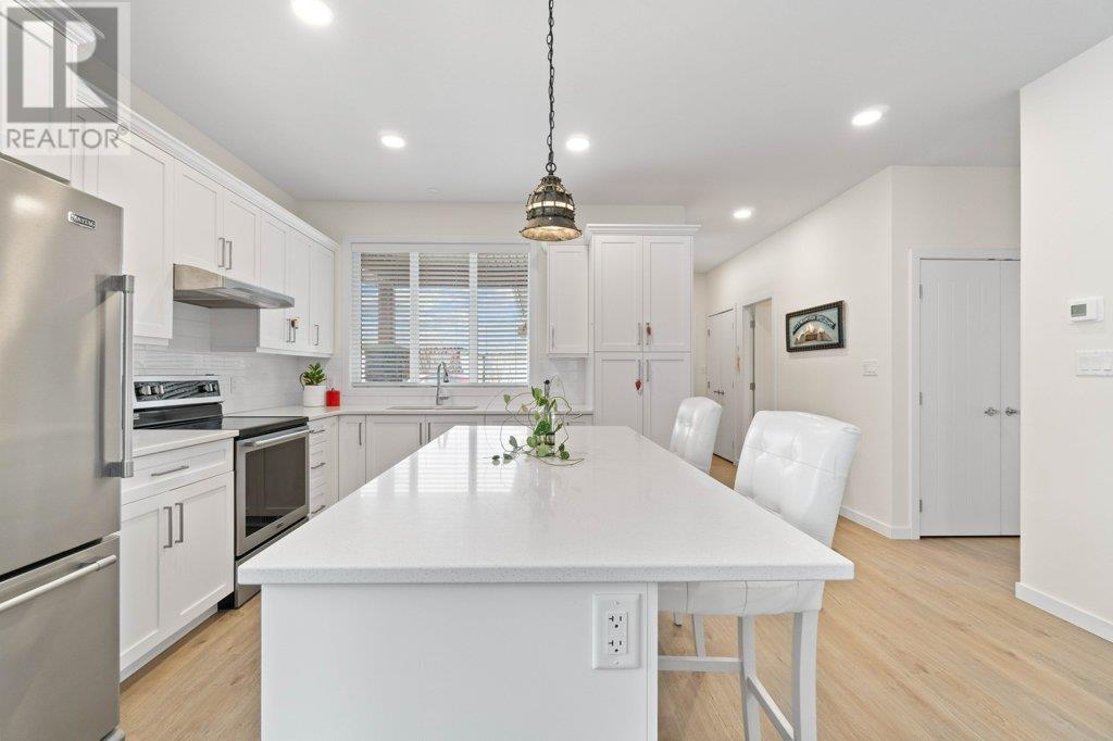 17 1611 10 Street Southwest, Salmon Arm