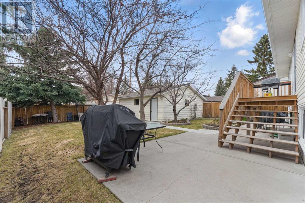 Single Family House Bi-level for Sale in  Silver Ridge Way NW Silver Springs Calgary 