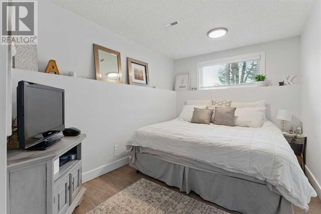 Single Family House Bi-level for Sale in  Silver Ridge Way NW Silver Springs Calgary 