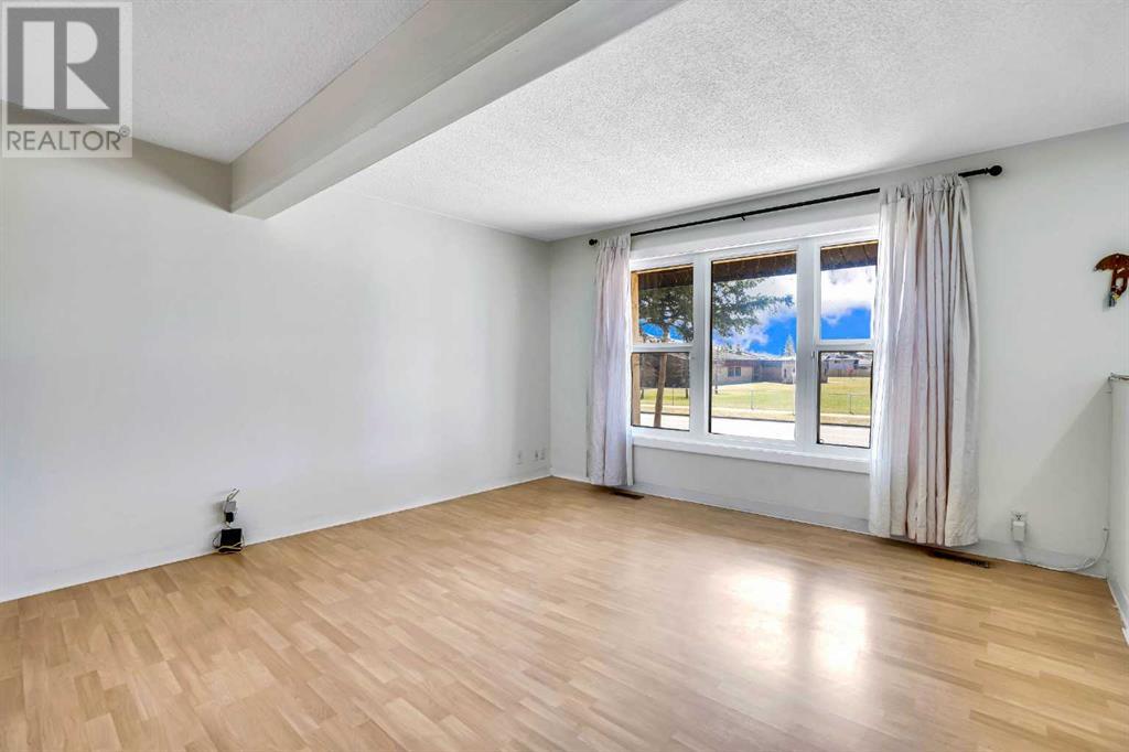 Single Family House for Sale in  Castleridge Drive NE Castleridge Calgary 