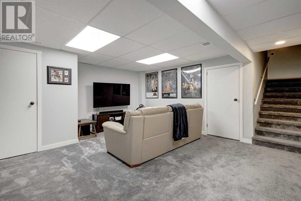 Single Family House 4 Level for Sale in  Silvergrove Drive NW Silver Springs Calgary 
