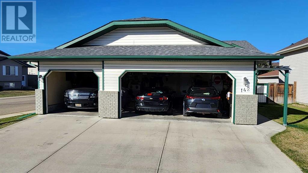 142 Lyons Close, Red Deer