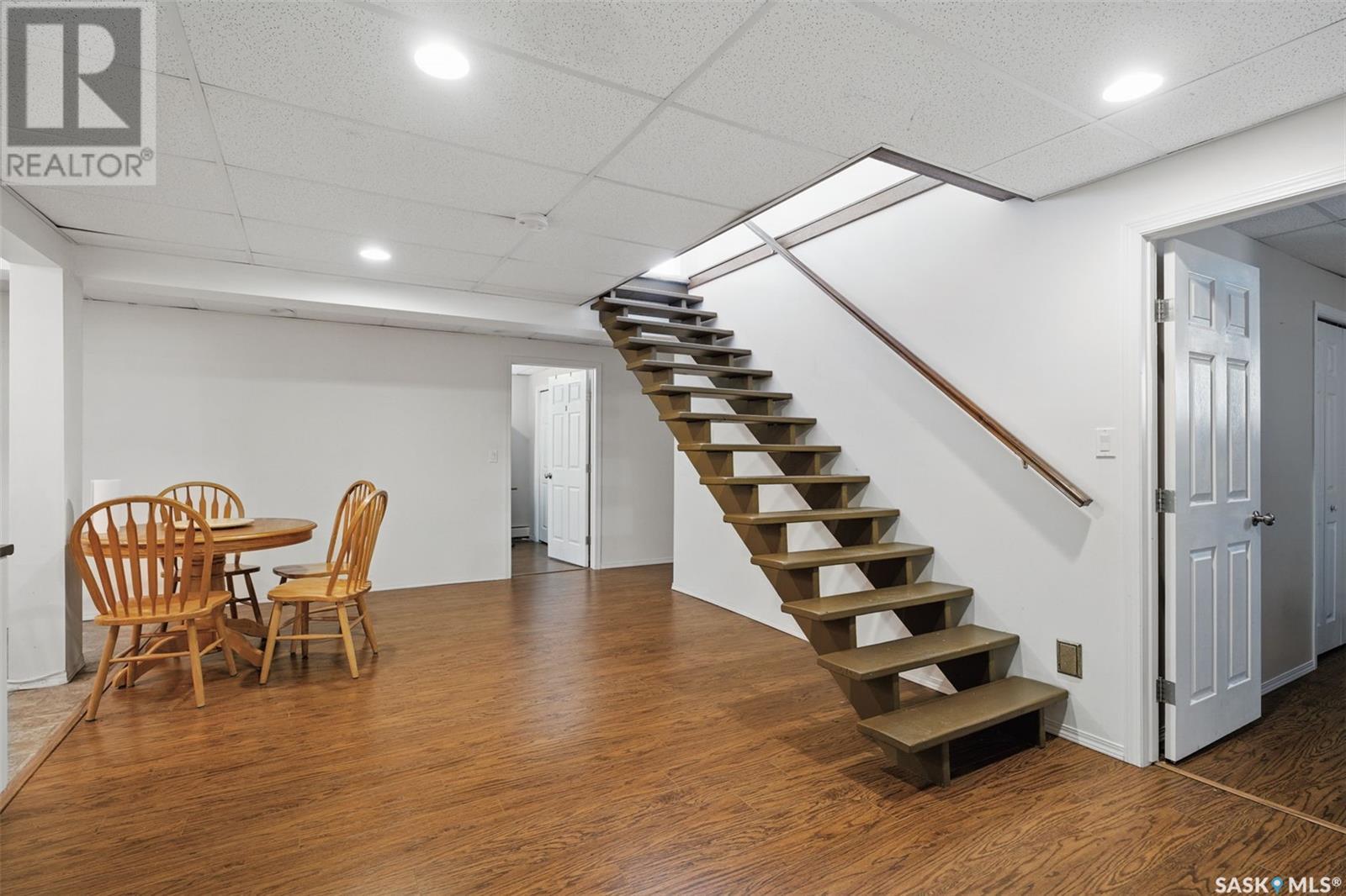Single Family House 2 Level for Sale in  Avondale ROAD Saskatoon 