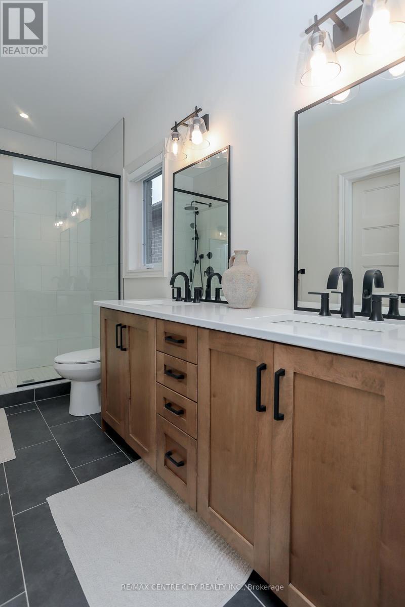 Single Family House Bungalow for Sale in  ROBIN RIDGE DRIVE Central Elgin (Belmont) 