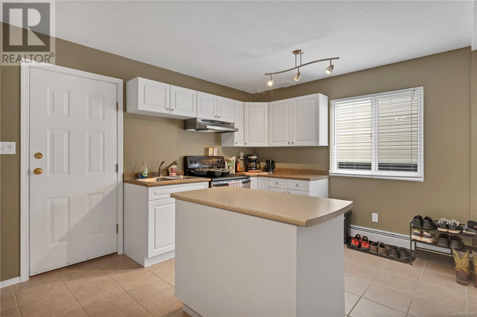 749 Bowen Dr, Campbell River real estate listing 991279