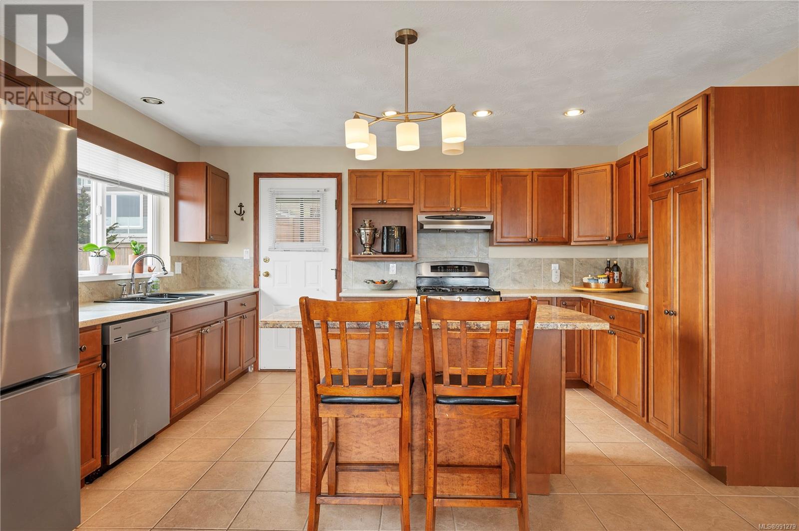749 Bowen Dr, Campbell River real estate listing 991279