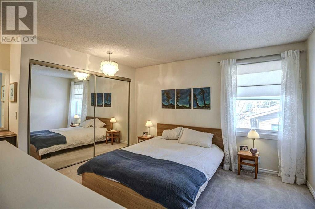 Single Family House 4 Level for Sale in  Edgeland Road NW Edgemont Calgary 