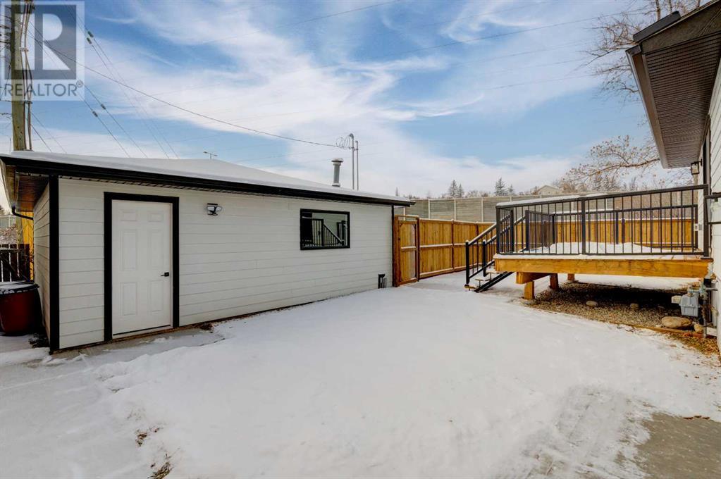 Single Family House 4 Level for Sale in  Westview Drive SW Westgate Calgary 